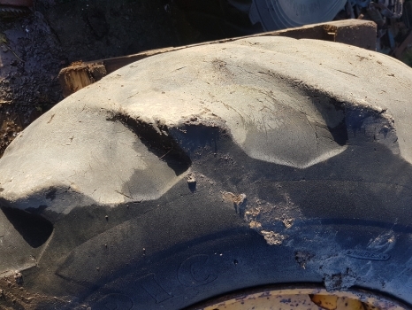 Ford 4550 Rear Wheel Rim And Tyre 18.4-26, 5% Grip, 6 Inches Centre Hole - عجلات - جرار: صور 2 Ford 4550 Rear Wheel Rim And Tyre 18.4-26, 5% Grip, 6 Inches Centre Hole - عجلات - جرار: صور 2