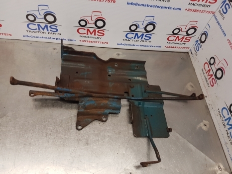 Ford 4600, 3600, 2600, 7600 Engine Bonnet Support E4nn16b814ba, 83953493 - هود - جرار: صور 2 Ford 4600, 3600, 2600, 7600 Engine Bonnet Support E4nn16b814ba, 83953493 - هود - جرار: صور 2