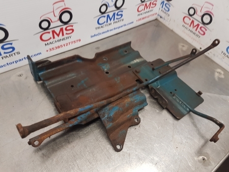 Ford 4600, 3600, 2600, 7600 Engine Bonnet Support E4nn16b814ba, 83953493 - هود - جرار: صور 3 Ford 4600, 3600, 2600, 7600 Engine Bonnet Support E4nn16b814ba, 83953493 - هود - جرار: صور 3