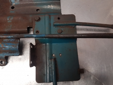 Ford 4600, 3600, 2600, 7600 Engine Bonnet Support E4nn16b814ba, 83953493 - هود - جرار: صور 4 Ford 4600, 3600, 2600, 7600 Engine Bonnet Support E4nn16b814ba, 83953493 - هود - جرار: صور 4