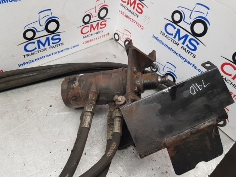 Ford 555, 7910, 8210 Orbital Steering Motor Valve Assy 86604767, 86585452 - قيادة السيارة - جرار: صور 2 Ford 555, 7910, 8210 Orbital Steering Motor Valve Assy 86604767, 86585452 - قيادة السيارة - جرار: صور 2