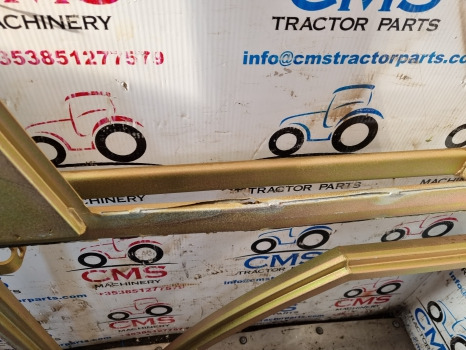 باب و قطع الغيار Ford 655, 550, 555 Loader, Digger, Cab Door Frame Lhs 83918765: صور 8