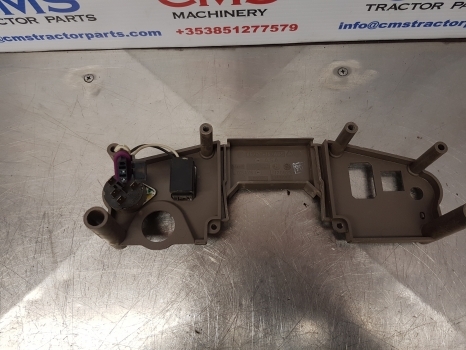 John Deere 6115m, 7330, 7520, 6195m Instrument Panel Bracket R110366, L175476 - لوحة القيادة - جرار: صور 2 John Deere 6115m, 7330, 7520, 6195m Instrument Panel Bracket R110366, L175476 - لوحة القيادة - جرار: صور 2