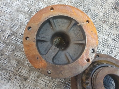 John Deere 6400 Pair Of Rear Axle Differential Bearing Housing Al112560, L77137 - التفاضلية والعتاد - جرار: صور 1 John Deere 6400 Pair Of Rear Axle Differential Bearing Housing Al112560, L77137 - التفاضلية والعتاد - جرار: صور 1