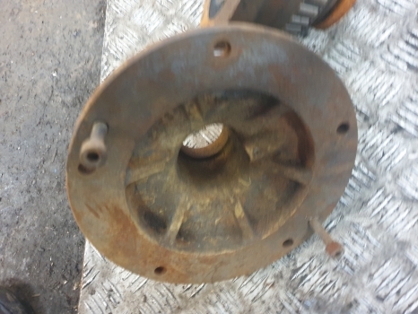 John Deere 6400 Pair Of Rear Axle Differential Bearing Housing Al112560, L77137 - التفاضلية والعتاد - جرار: صور 5 John Deere 6400 Pair Of Rear Axle Differential Bearing Housing Al112560, L77137 - التفاضلية والعتاد - جرار: صور 5