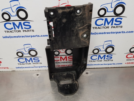 John Deere 6r 185, 6r, 6m Series, Reservoir Holder L220904 - مساحة الزجاج الأمامي: صور 4 John Deere 6r 185, 6r, 6m Series, Reservoir Holder L220904 - مساحة الزجاج الأمامي: صور 4