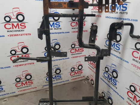 Kubota M5092 Cooler, Radiator Frame - هيكل السيارة الخارجية: صور 3 Kubota M5092 Cooler, Radiator Frame - هيكل السيارة الخارجية: صور 3