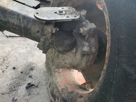 Kubota M5092 Front, Rear Axle, Engine, Transmission, Cab, Hydraulic, Lift, Parts - المحرك و قطع الغيار: صور 5 Kubota M5092 Front, Rear Axle, Engine, Transmission, Cab, Hydraulic, Lift, Parts - المحرك و قطع الغيار: صور 5