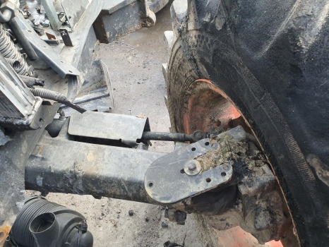 Kubota M5092 Front, Rear Axle, Engine, Transmission, Cab, Hydraulic, Lift, Parts - المحرك و قطع الغيار: صور 4 Kubota M5092 Front, Rear Axle, Engine, Transmission, Cab, Hydraulic, Lift, Parts - المحرك و قطع الغيار: صور 4