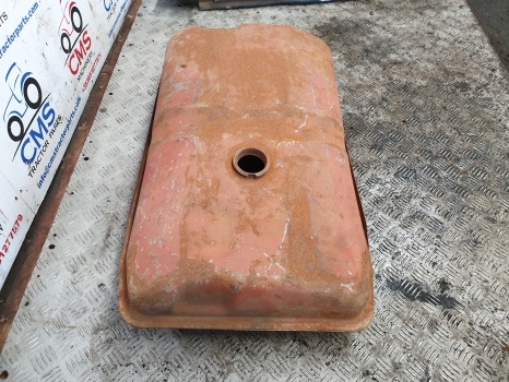Massey Ferguson 135 Original Fuel Tank 897401m91, 897390m91, 897390m91 - خزان وقود - جرار: صور 4 Massey Ferguson 135 Original Fuel Tank 897401m91, 897390m91, 897390m91 - خزان وقود - جرار: صور 4