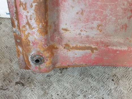 Massey Ferguson 135 Solid Original Fuel Tank 897401m91, 897390m91, 897390m91 - خزان وقود - جرار: صور 4 Massey Ferguson 135 Solid Original Fuel Tank 897401m91, 897390m91, 897390m91 - خزان وقود - جرار: صور 4