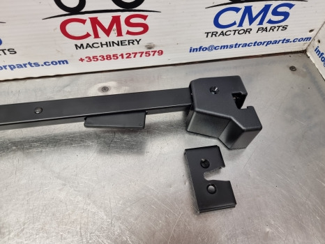 Massey Ferguson 300 Series, 390, 399, Cab Door Handle Lock Lh 3476171m1 - باب و قطع الغيار: صور 5 Massey Ferguson 300 Series, 390, 399, Cab Door Handle Lock Lh 3476171m1 - باب و قطع الغيار: صور 5