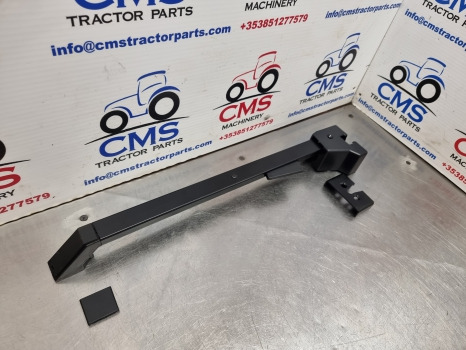 Massey Ferguson 300 Series, 390, 399, Cab Door Handle Lock Lh 3476171m1 - باب و قطع الغيار: صور 2 Massey Ferguson 300 Series, 390, 399, Cab Door Handle Lock Lh 3476171m1 - باب و قطع الغيار: صور 2