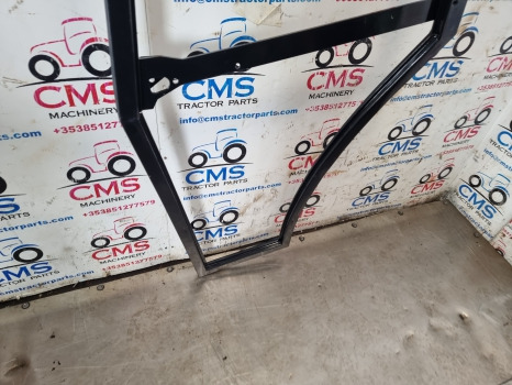 Massey Ferguson 300 Series 390 Cab Door Frame Lhs And Seal 3478235m92 - باب و قطع الغيار: صور 4 Massey Ferguson 300 Series 390 Cab Door Frame Lhs And Seal 3478235m92 - باب و قطع الغيار: صور 4