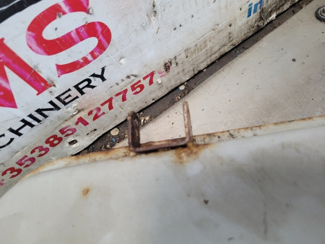 Massey Ferguson 4225, 4245, 4255, 4355, 4345, 4260 Cab Roof Hatch 3901552m91 - هيكل السيارة الخارجية: صور 2 Massey Ferguson 4225, 4245, 4255, 4355, 4345, 4260 Cab Roof Hatch 3901552m91 - هيكل السيارة الخارجية: صور 2