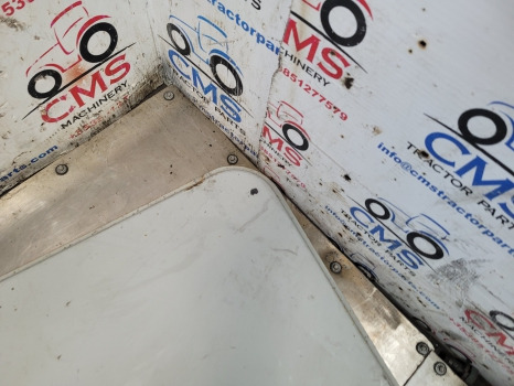 Massey Ferguson 4225, 4245, 4255, 4355, 4345, 4260 Cab Roof Hatch 3901553m91 - هيكل السيارة الخارجية: صور 5 Massey Ferguson 4225, 4245, 4255, 4355, 4345, 4260 Cab Roof Hatch 3901553m91 - هيكل السيارة الخارجية: صور 5