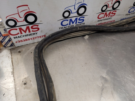 Massey Ferguson 4355, 4245, 4255 Cab Roof Hatch Seal Kit 3821741m1, 3901554m1 - هيكل السيارة الخارجية: صور 3 Massey Ferguson 4355, 4245, 4255 Cab Roof Hatch Seal Kit 3821741m1, 3901554m1 - هيكل السيارة الخارجية: صور 3