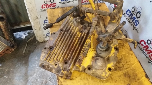 Massey Ferguson 50b Transmission Control Shift Cover Plate Assembly 881610m1 - عتلة تبديل السرعة - جرار: صور 2 Massey Ferguson 50b Transmission Control Shift Cover Plate Assembly 881610m1 - عتلة تبديل السرعة - جرار: صور 2