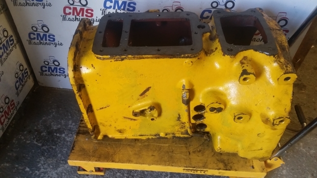 Massey Ferguson 50b Transmission Gearbox Housing 52380m2 - علبة التروس و قطع الغيار - حفار متعدد الاستخدام: صور 1 Massey Ferguson 50b Transmission Gearbox Housing 52380m2 - علبة التروس و قطع الغيار - حفار متعدد الاستخدام: صور 1