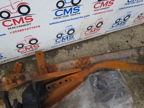 درابزين Massey Ferguson 5445, 5455 Front Mudguard Bracket Kit 3784943m92, 3784944m92: صور 6