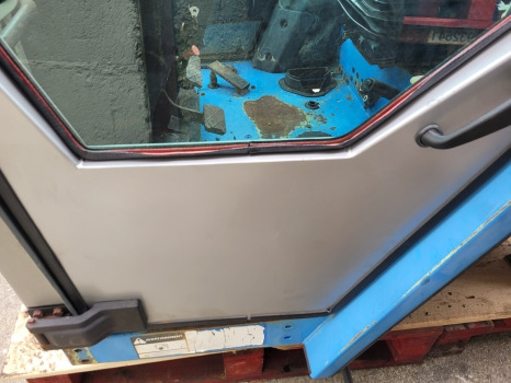 Massey Ferguson 690, 698 Landini 6550, 7550, 6880, 7880 Cab Door Rhs 3301837m92 - باب و قطع الغيار: صور 2 Massey Ferguson 690, 698 Landini 6550, 7550, 6880, 7880 Cab Door Rhs 3301837m92 - باب و قطع الغيار: صور 2