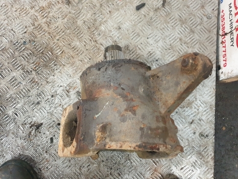 Massey Ferguson 699, 698 Front Swivel Housing Spindle Rhs 3426051m3 - مفصل التوجيه - جرار: صور 5 Massey Ferguson 699, 698 Front Swivel Housing Spindle Rhs 3426051m3 - مفصل التوجيه - جرار: صور 5