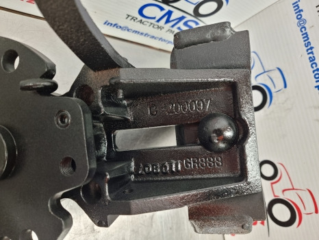 Massey Ferguson 7719, Claas, Mf, Front Mudguard Bracket Kit Rh 4273671m1 - درابزين: صور 5 Massey Ferguson 7719, Claas, Mf, Front Mudguard Bracket Kit Rh 4273671m1 - درابزين: صور 5