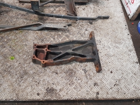 New Holland 8360, 8260, 8160, Tm120, Tm140 Bonnet, Hood Support Kit 82006312 - هود - جرار: صور 2 New Holland 8360, 8260, 8160, Tm120, Tm140 Bonnet, Hood Support Kit 82006312 - هود - جرار: صور 2