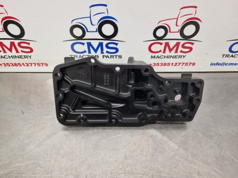 New Holland Case T6000, Maxxum T6070 Engine Oil Filter Head 2830672; 2830673 - المحرك و قطع الغيار: صور 3 New Holland Case T6000, Maxxum T6070 Engine Oil Filter Head 2830672; 2830673 - المحرك و قطع الغيار: صور 3