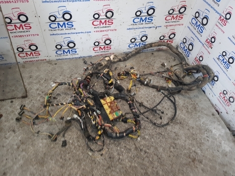 New Holland T5.95, T5.105, T5.115 Cab Wiring Loom, Fuse Box 47915451 - الكابلات / الأسلاك - جرار: صور 2 New Holland T5.95, T5.105, T5.115 Cab Wiring Loom, Fuse Box 47915451 - الكابلات / الأسلاك - جرار: صور 2