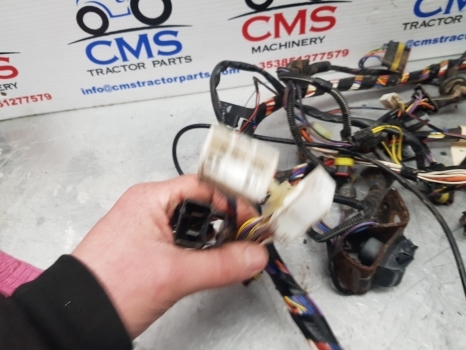 New Holland T5.95, T5.105, T5.115 Wiring Loom, Fuse Box 47778916 - الكابلات / الأسلاك - جرار: صور 4 New Holland T5.95, T5.105, T5.115 Wiring Loom, Fuse Box 47778916 - الكابلات / الأسلاك - جرار: صور 4