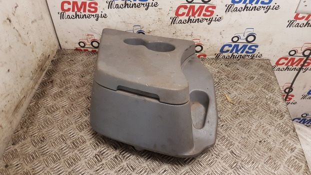 New Holland T6000, T7000, Tsa Series T6050 Tool Box 82031620, 82031609 - الكابينة والداخلية: صور 1 New Holland T6000, T7000, Tsa Series T6050 Tool Box 82031620, 82031609 - الكابينة والداخلية: صور 1