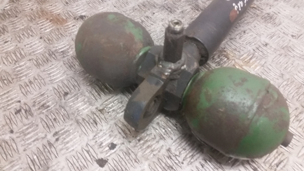 Old Stock Old Stock Front Axle Suspension Cylinder Ram - تعليق - جرار: صور 3 Old Stock Old Stock Front Axle Suspension Cylinder Ram - تعليق - جرار: صور 3