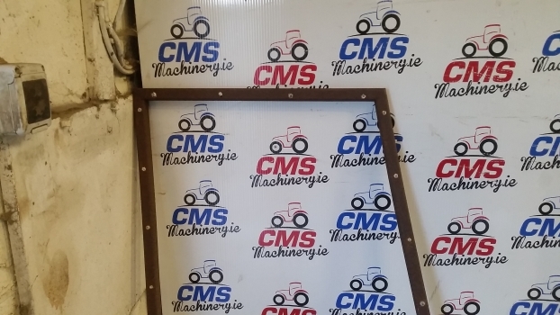 Zetor Cab Door Frame Right - باب و قطع الغيار - جرار: صور 4 Zetor Cab Door Frame Right - باب و قطع الغيار - جرار: صور 4