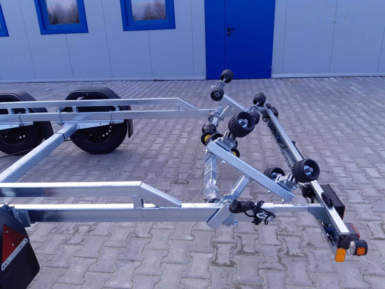 Brenderup 242500 TB SR trailer for 7,2 m boat 2500kg GVW - مقطورة القارب: صور 4 Brenderup 242500 TB SR trailer for 7,2 m boat 2500kg GVW - مقطورة القارب: صور 4