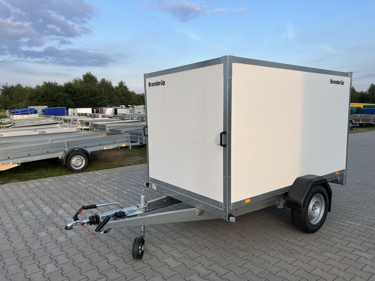 Brenderup Cargo CD260UB DMC 1300 kg przyczepa kontener + rampa - بصندوق مغلق مقطورة: صور 3 Brenderup Cargo CD260UB DMC 1300 kg przyczepa kontener + rampa - بصندوق مغلق مقطورة: صور 3