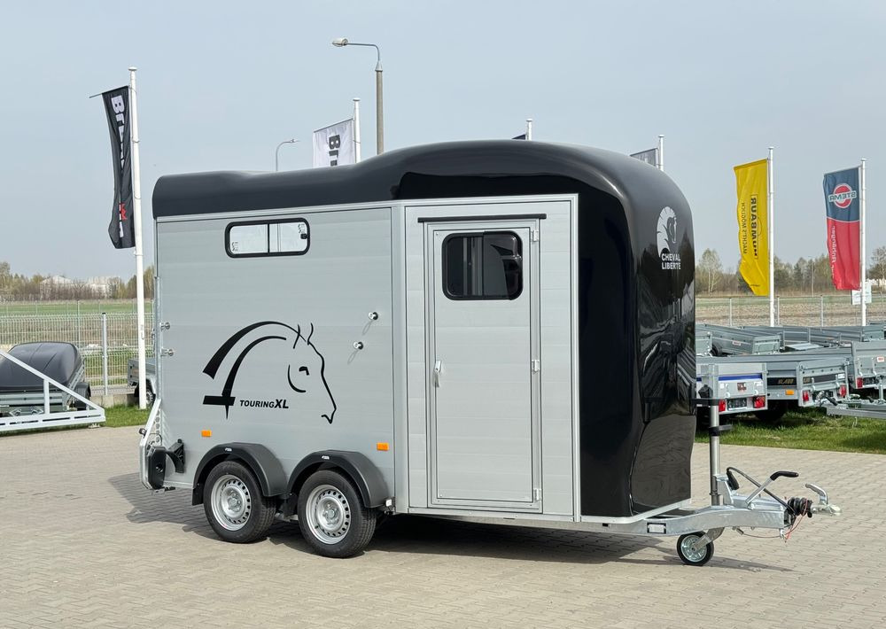CHEVAL LIBERTÉ Touring Country XL przyczepa na dwa konie | duża siodlarnia | drzwi boczne | rampa przednia | 387×179 cm | ALUMINIOWA | Debon | dostawa | mocna i solidna | - عربة نقل خيل: صور 1 CHEVAL LIBERTÉ Touring Country XL przyczepa na dwa konie | duża siodlarnia | drzwi boczne | rampa przednia | 387×179 cm | ALUMINIOWA | Debon | dostawa | mocna i solidna | - عربة نقل خيل: صور 1