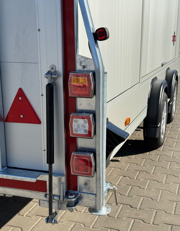 DEBON C2000 - zamknięta przyczepa do przewozu aut, 550 x 215 cm, 3500kg, felgi ALU, wciągarka elektryczna - شاحنة نقل سيارات مقطورة: صور 5 DEBON C2000 - zamknięta przyczepa do przewozu aut, 550 x 215 cm, 3500kg, felgi ALU, wciągarka elektryczna - شاحنة نقل سيارات مقطورة: صور 5