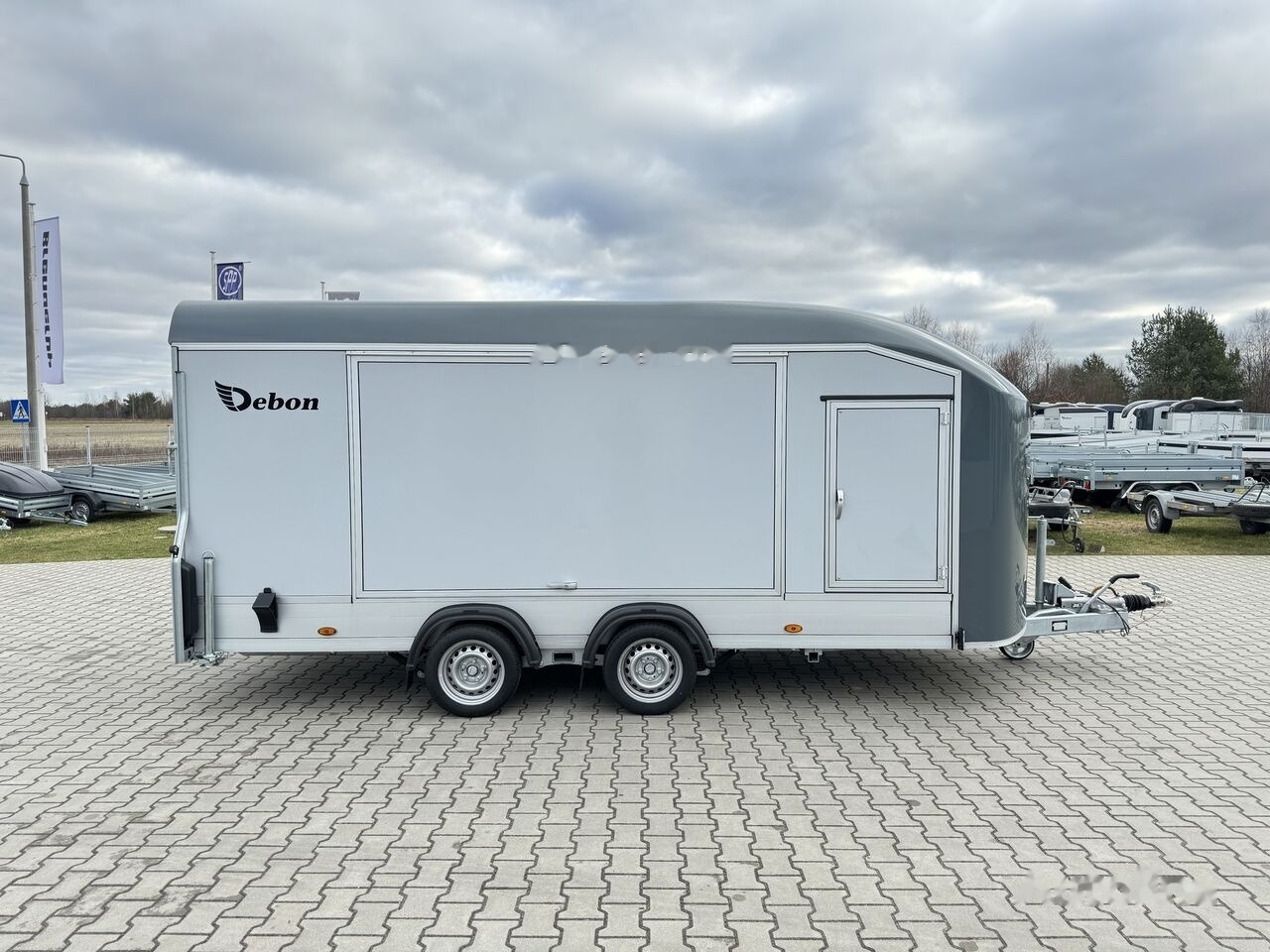 Debon C1000 van cargo 3500 kg closed car trailer 500x200cm 2x doors - شاحنة نقل سيارات مقطورة: صور 4 Debon C1000 van cargo 3500 kg closed car trailer 500x200cm 2x doors - شاحنة نقل سيارات مقطورة: صور 4