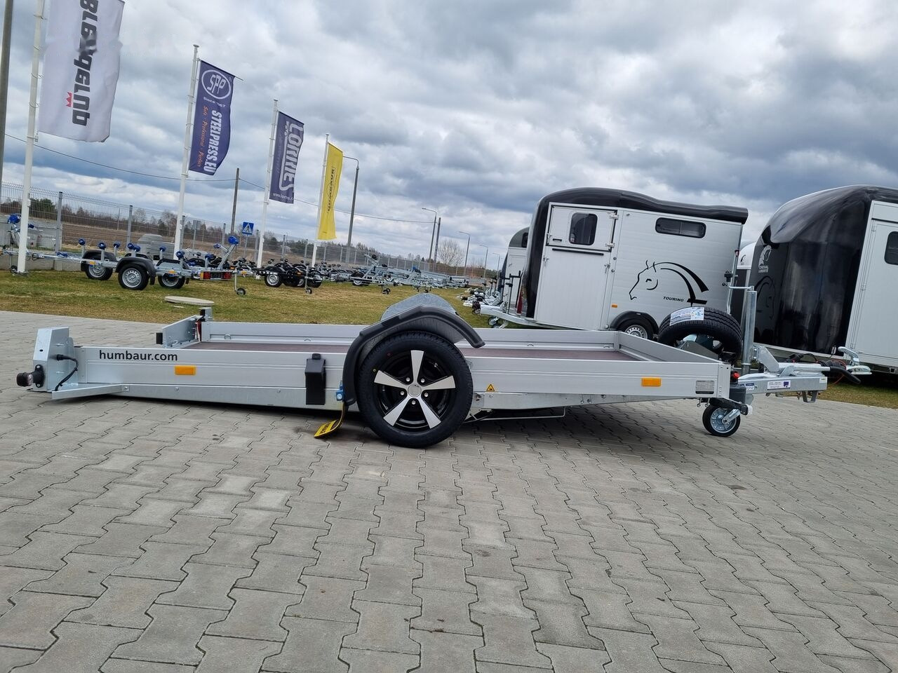 Humbaur HKT 183117 hydraulic hand pump - trailer for small cars - شاحنة نقل سيارات مقطورة: صور 2 Humbaur HKT 183117 hydraulic hand pump - trailer for small cars - شاحنة نقل سيارات مقطورة: صور 2