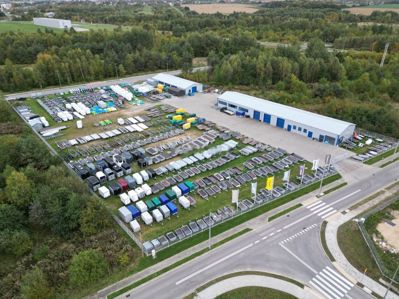 Lorries PLBA-35 5021 laweta i przechylana skrzynia + najazdy - شاحنة نقل سيارات مقطورة: صور 4 Lorries PLBA-35 5021 laweta i przechylana skrzynia + najazdy - شاحنة نقل سيارات مقطورة: صور 4