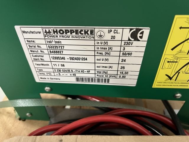 Hoppecke 8488827 | Trak Basic 24V25A sn. 53225727 Year 2011 80A Rema battery con Trak Basic 24V25A sn. 53225727 Year 2011 80A Rema battery connector - البطارية - معدات المناولة: صور 2 Hoppecke 8488827 | Trak Basic 24V25A sn. 53225727 Year 2011 80A Rema battery con Trak Basic 24V25A sn. 53225727 Year 2011 80A Rema battery connector - البطارية - معدات المناولة: صور 2