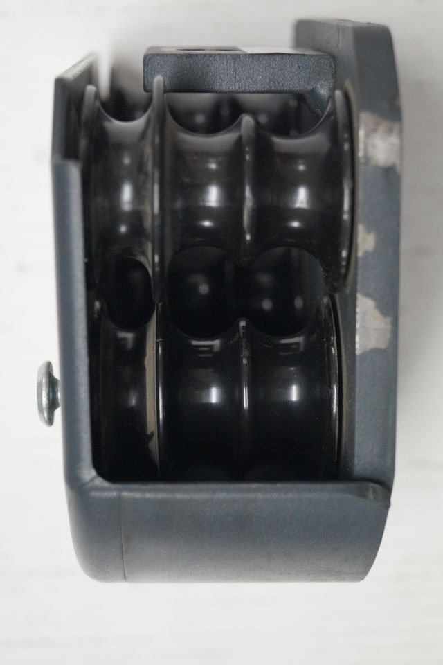 Jungheinrich 51160772 | Block rollor Hose guide for ETV from year 2003 till 2011 - علم السوائل المتحركة - معدات المناولة: صور 1 Jungheinrich 51160772 | Block rollor Hose guide for ETV from year 2003 till 2011 - علم السوائل المتحركة - معدات المناولة: صور 1