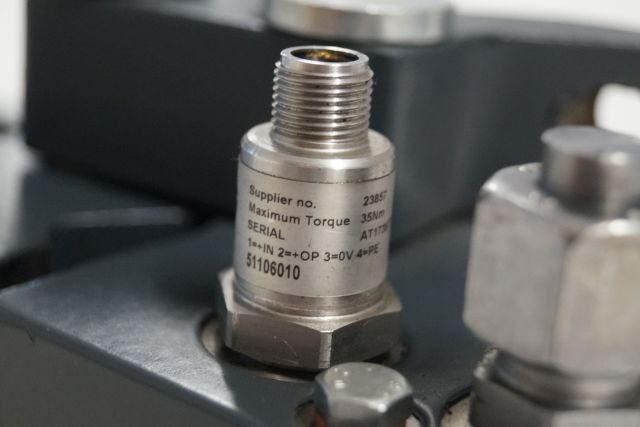 Jungheinrich 51193016 | Hydraulic Clamb from EKS308 year 2014 loading sensor 511 - علم السوائل المتحركة - معدات المناولة: صور 2 Jungheinrich 51193016 | Hydraulic Clamb from EKS308 year 2014 loading sensor 511 - علم السوائل المتحركة - معدات المناولة: صور 2