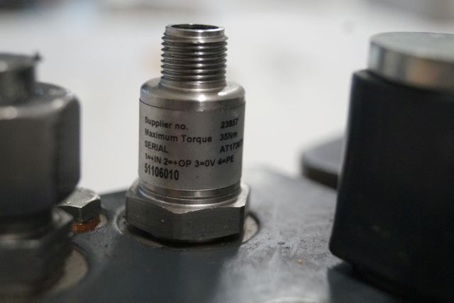 Jungheinrich 51193016 | Hydraulic Clamb from EKS308 year 2014 loading sensor 511 - علم السوائل المتحركة - معدات المناولة: صور 2 Jungheinrich 51193016 | Hydraulic Clamb from EKS308 year 2014 loading sensor 511 - علم السوائل المتحركة - معدات المناولة: صور 2