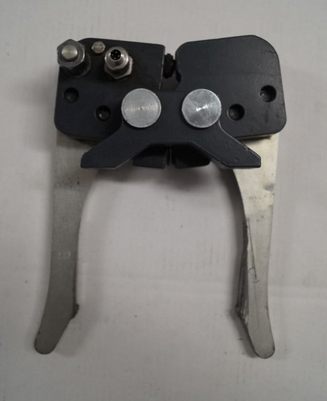 Jungheinrich 51193016 | Hydraulic Clamb from EKS312 year 2014 loading sensor 511 - علم السوائل المتحركة - معدات المناولة: صور 1 Jungheinrich 51193016 | Hydraulic Clamb from EKS312 year 2014 loading sensor 511 - علم السوائل المتحركة - معدات المناولة: صور 1