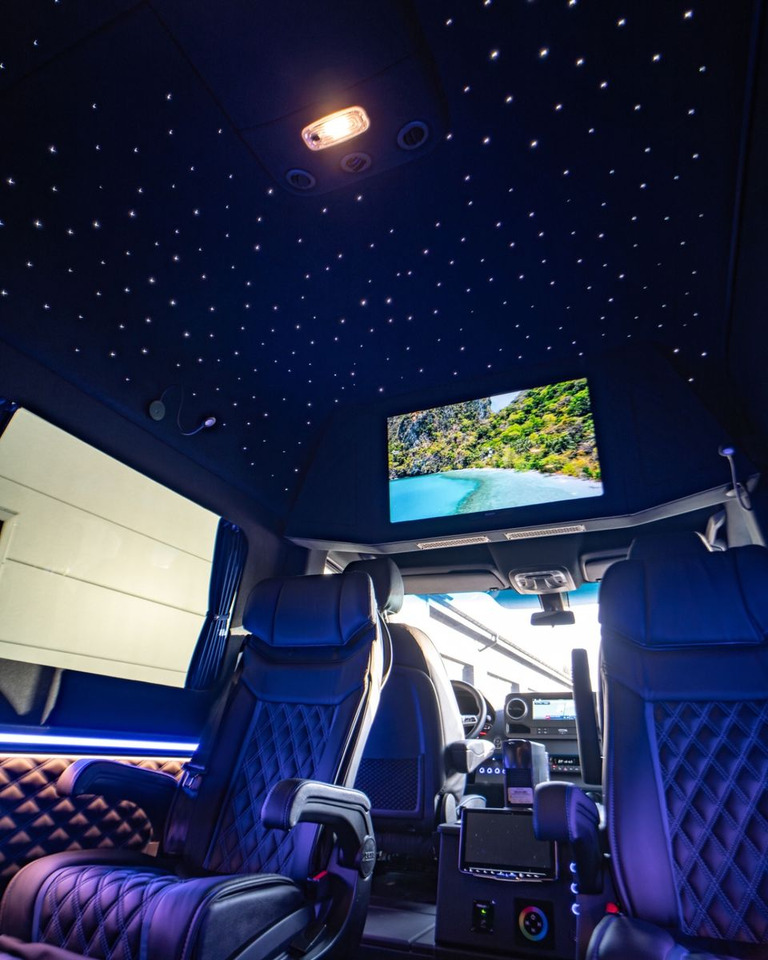 Mercedes-Benz Sprinter 319 VIP Van/ Sleeping Area/ Ski Holders - ميكروباص: صور 2 Mercedes-Benz Sprinter 319 VIP Van/ Sleeping Area/ Ski Holders - ميكروباص: صور 2