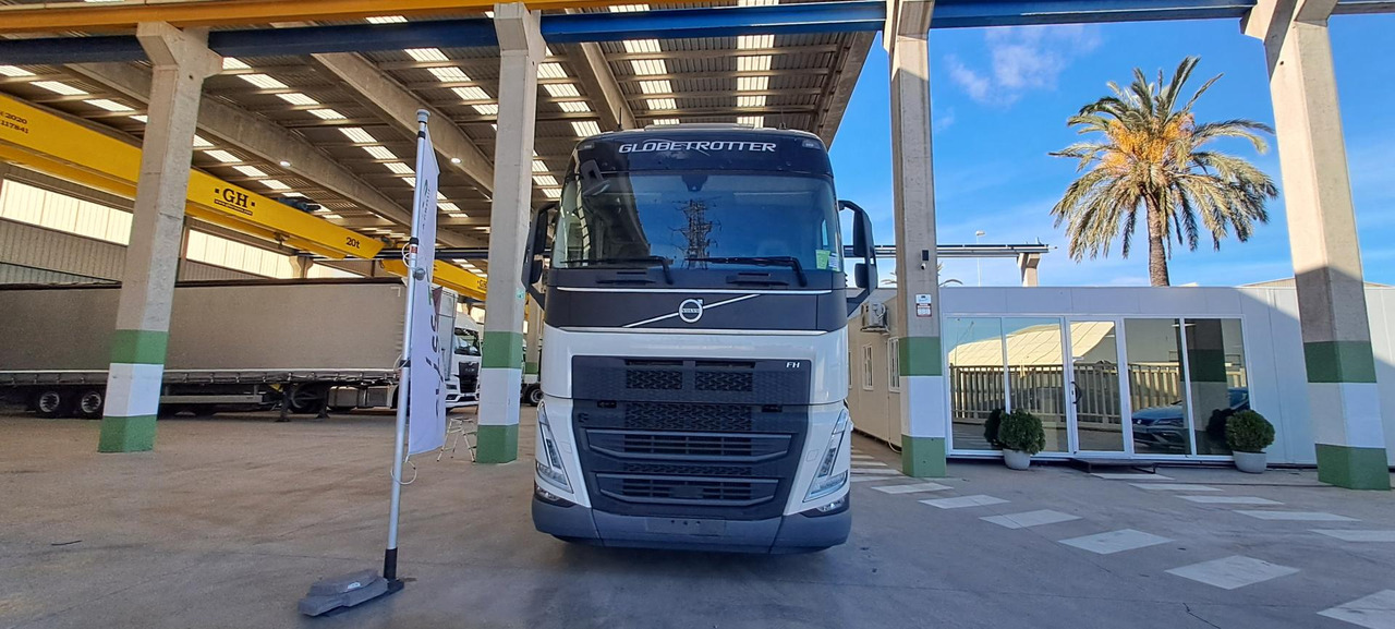 Volvo FH 460 Globetrotter XL Retarder - شاحنة جرار: صور 2 Volvo FH 460 Globetrotter XL Retarder - شاحنة جرار: صور 2