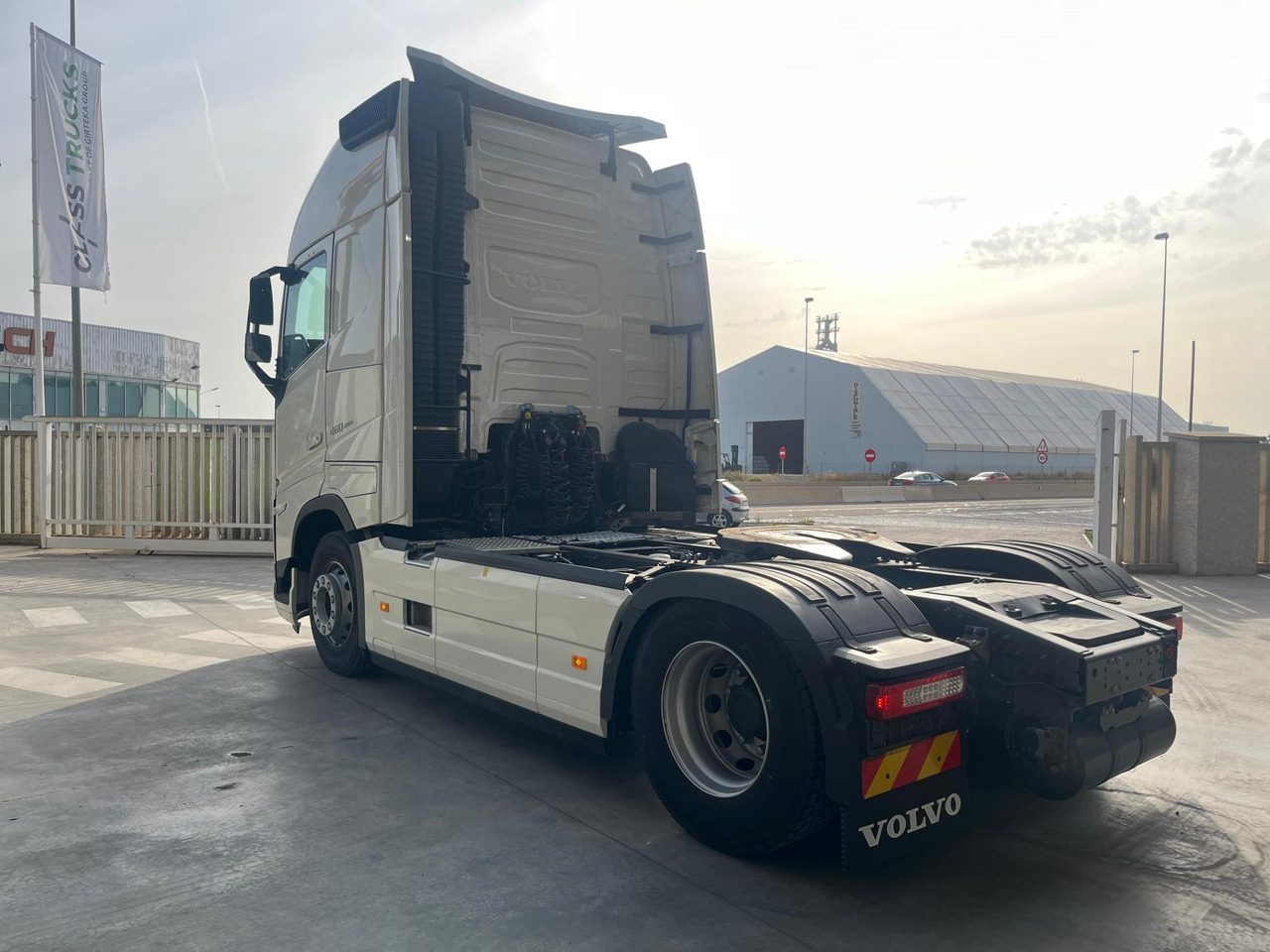 Volvo FH 460 Globetrotter XL i-Save I-ParkCool - شاحنة جرار: صور 4 Volvo FH 460 Globetrotter XL i-Save I-ParkCool - شاحنة جرار: صور 4