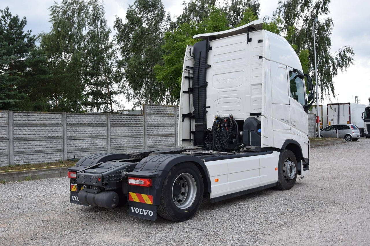 Volvo FH 460 Globetrotter XL i-Save Side Skirts - شاحنة جرار: صور 4 Volvo FH 460 Globetrotter XL i-Save Side Skirts - شاحنة جرار: صور 4